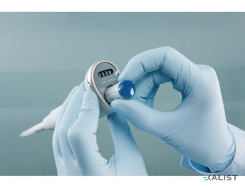 Laboratórna pipeta Eppendorf Reference 2, nastaviteľná 2 - 20 µl (žlté - 200 µl špičky)