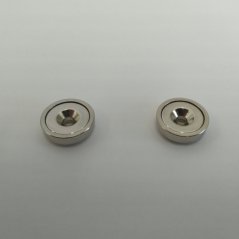 Holder for mounting the COMET sensor on magnetic surfaces