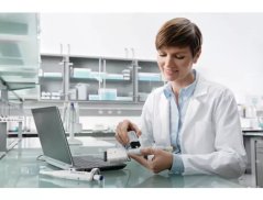 Eppendorf Reference 2 12-kanálová laboratórna pipeta 30 - 300 µl