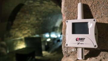 Instalace čidel teploty a vlhkosti v podzemních katakombách