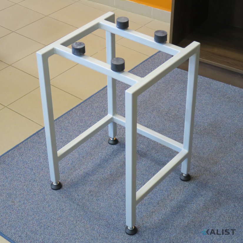 Laboratórny stôl pre jednu stupnicu