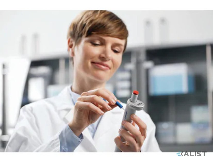 Laboratórna pipeta Eppendorf Reference 2, nastaviteľná 2 - 20 µl (žlté - 200 µl špičky)