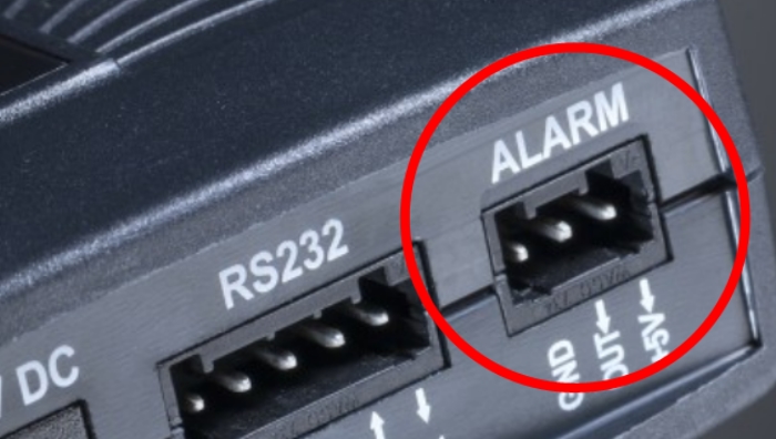 Výstupní konektor alarm